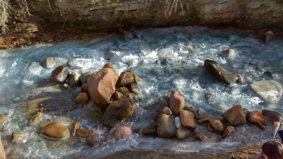 El estudio aborda la combinación de herramientas de modelado para comprender mejor los ríos de alta montaña afectados por el drenaje ácido de rocas.