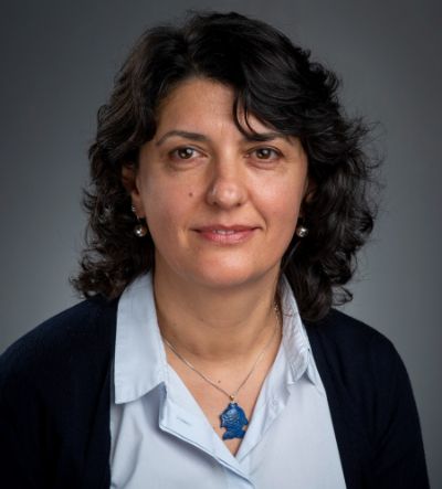 Linda Daniele, investigadora del Centro de Excelencia en Geotermia de los Andes (CEGA) y académica del Departamento de Geología.