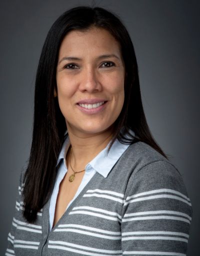Andreina García, investigadora del Centro Avanzado de Tecnología para la Minería (AMTC) y profesora en los departamentos de Ingeniería Civil e Ingeniería de Minas de la FCFM.
