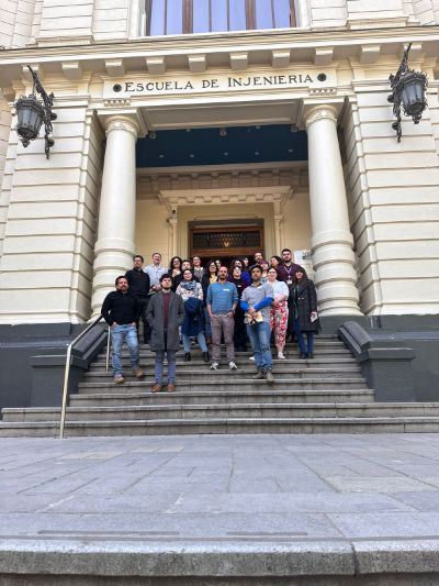 Foto grupal del equipo de extensión de los distintos departamentos de la Uchile