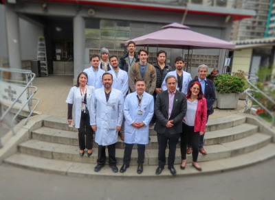 Autoridades del Instituto Traumatológico "Dr. Teodoro Gebauer" junto a miembros del equipo directivo de la Facultad de Medicina