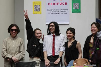 Grupo de alumnos de la Coordinadora de Estudiantes con Diversidad Funcional de la U. de Chile.