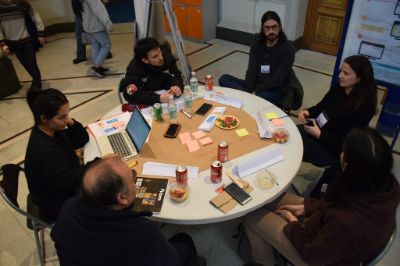 Grupo de conversación en Diálogos Intergeneracionales Campus Beauchef 