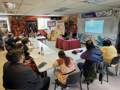 El taller de archivística comunitaria de la FECH 2023 cuenta con representantes de 15 agrupaciones de diferentes ciudades de Chile. 