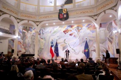 Borrell hablando en el Salón de Honor