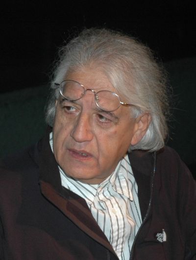 El egresado Patricio Guzmán fue uno de los adultos mayores destacados por su trayectoria en el cine.
