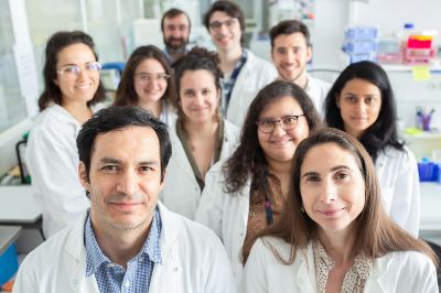 El alumni dirige junto a la científica Gaël Ménasché el laboratorio Bases moleculares de anomalías en la homeostasis inmune en el Instituto Imagine.