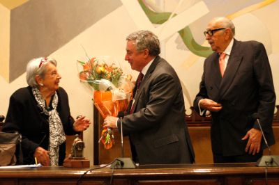 En 2016, la Corporación de Graduados y Profesionales de la U. de Chile, se reunió en el Salón de Honor de la Casa Central para rendirle homenaje por su trayectoria académica y social en el mundo de la educación y en la defensa de los derechos de las mujeres.