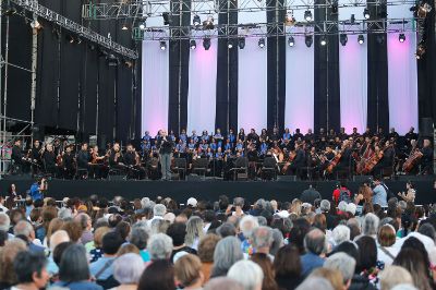 La Orquesta Sinfónica Nacional de Chile ofreció la tradicional y significativa pieza musical de Beethoven, la Novena Sinfonía.