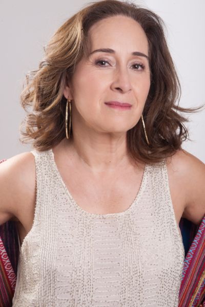 Annie Murath, actriz, cantante y profesora de voz, se convirtió en la primera directora del Departamento de Teatro de la Universidad de Chile.