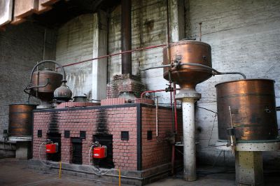 Alambiques de destilación de la destilería 