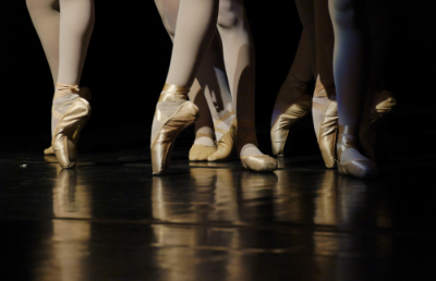 En 1982, la UNESCO declaró el 29 de abril como el Día Internacional de la Danza a raíz del natalicio de Jean-Georges Noverre, creador del ballet moderno.