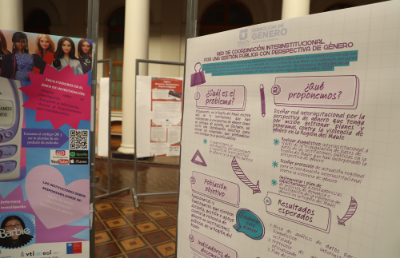 Posters científicos con los resultados de las investigaciones realizadas por las estudiantes también fueron parte de la exposición de la jornada.