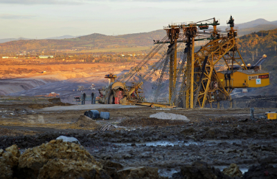 La reducción de la huella de carbono en las minas se ha vuelto un tema cada vez más relevante, pues la cantidad de gases de efecto invernadero (principalmente CO2), han ido en aumento impactando directamente en el cambio climático.