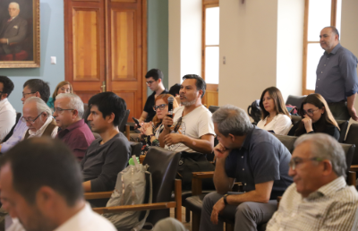 Autoridades y académicos que trabajan temas de bioseguridad y biocustodia de la Universidad de Chile, se reunieron para abordar los alcances de la Ley 21.250 dentro del plantel universitario.