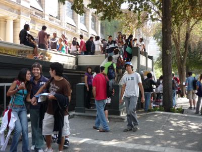 Estudiantes en campus - Foto referencial