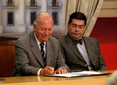 Al Rector Luis Riveros le correspondió tramitar la promulgación de las reformas estatutarias de 2006, durante la presidencia de Ricardo Lagos.