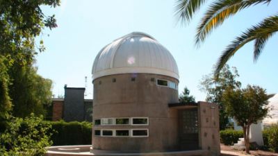 Espacios como el observatorio de Cerro Calán en Las Condes serán donde se concentrarán los astrónomos solares, rama de la disciplina que puede sacar información de gran relevancia en los eclipses.