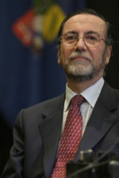 Rector Víctor Pérez