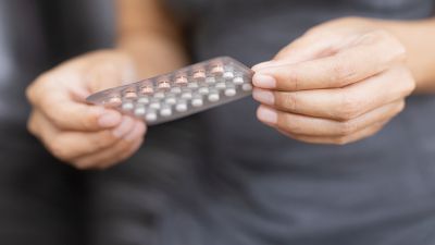 "Es clave que los gobiernos definan la provisión de anticonceptivos entre las actividades esenciales", sentencia la profesora de la Facultad de Ciencias Sociales de la U. de Chile, Irma Palma.
