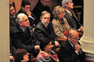 Representantes del mundo político se hicieron presentes en la ceremonia realizada en el Salón de Honor de la Casa Central.