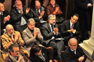 Las intervenciones de la Presidenta, el Rector Vivaldi y el saliente Rector Pérez, fueron ampliamente aplaudidos.