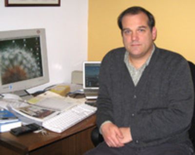 El Prof. Miguel Allende es académico de la Facultad de Ciencias de la Universidad de Chile.