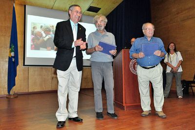 En la ocasión se le realizó un homenaje a los Premios Nacionales y fundadores de la Facultad de Ciencias, Profesores Humberto Maturana y Mario Luxoro.
