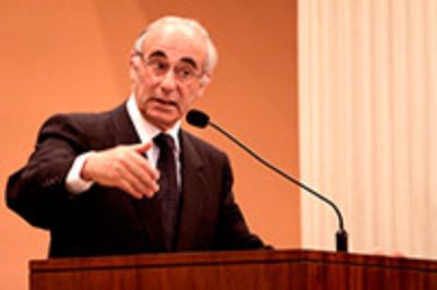 Sergio Bitar, Ingeniero Civil, político, ex ministro y senador de la República.