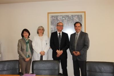 En la Foto: Mónica Morales, la Dr. Carmen Larrañaga,  Prof.  Moshage y el Dr. Miguel O´Ryan.