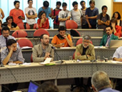 A la plenaria del Senado asistieron el Prof. Cristóbal Holzapfel, Presidente del CEv; Pablo Duarte, Secretario Ejecutivo, Juan José Rivas y Daniela Maulén, analistas del Consejo.
