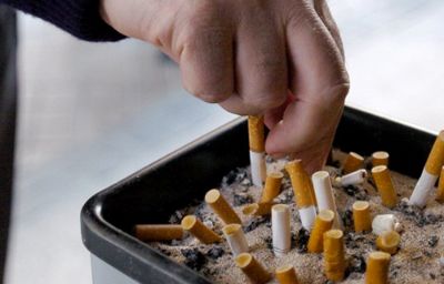 También se espera controlar la contaminación asociada a las colillas de cigarro, que depositan nicotina y otros tóxicos en la tierra y la arena. 