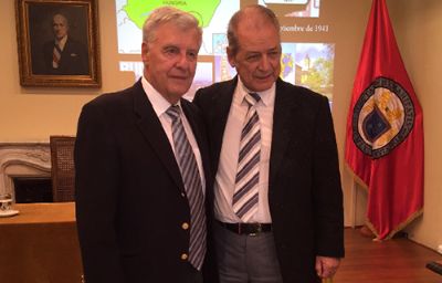 El Dr. Csendes junto al Director del Hospital Clínico de la U. de Chile, Dr. Jorge Hasbun.