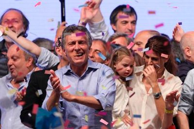 Mauricio Macri es el primer Presidente en décadas que no proviene de los históricos partidos Peronista y Radical, y su triunfo marcó el fin de 12 años de gobierno kirchnerista.