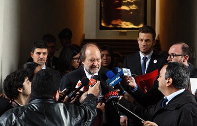 El decano Harasic se refirió a este hito a su salida de la reunión con la Presidenta Bachelet y la Fundación Iguales.