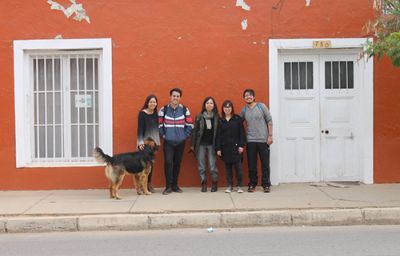 Los estudiantes Francisca Barrantes, Tamara Dinamarca, Iván Sanhueza y Jorge Pozo decidieron orientar su investigación hacia la temática del patrimonio y de la recuperación del adobe en la zona.
