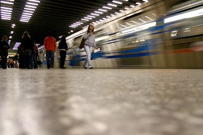 La eficiencia energética puede contribuir a reducir los niveles de contaminación además de proveer de mejor calidad de servicio a los pasajeros que utilizan el metro.