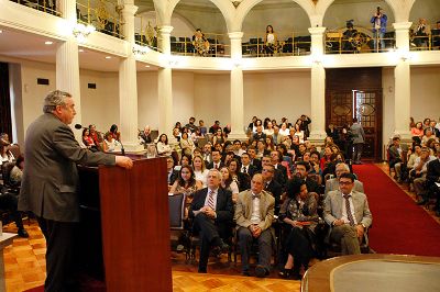 El Rector Vivaldi aseguró que los académicos galardonados representan fielmente los valores de la Universidad de Chile.