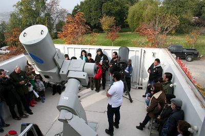 El Observatorio Astronómico Nacional estará abierto para un recorrido guiado donde los visitantes podrán conocer los principales telescopios de la institución, así como antiguos instrumentos.