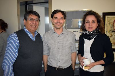 Patricio Poblete, Director de NIC Chile; Álvaro Espejo, Profesor UAI; Amalia Vargas, Jefa Administrativa Ing Eléctrica