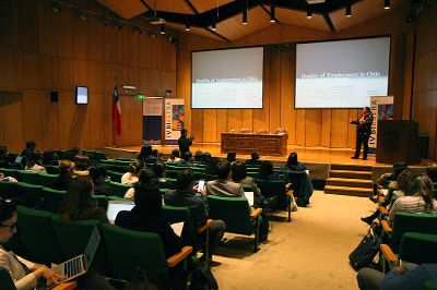 El encuentro se realizó en la Facultad de Economía y Negocios de la U. de Chile.