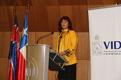 Silvia Nuñez, Directora de Investigación, en firma de licencia de softwares Doppler y UDESS
