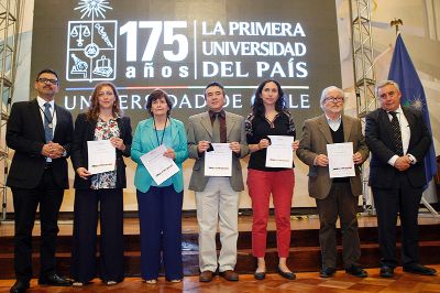 Un total de 198 académicos de la Universidad de Chile fueron distinguidos por su aporte a la la investigación, innovación y creación artística del país.