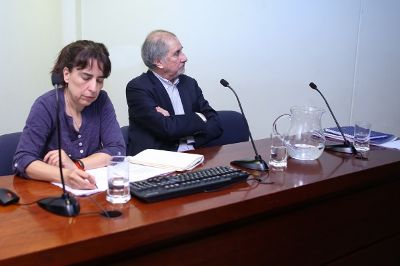 Prof. Valladares junto a la prof. Mercedes López, Senadora Universitaria.