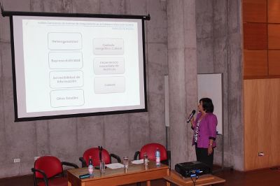 La profesora Hidalgo, presidenta del CEv, presentó los detalles del Estudio Técnico.