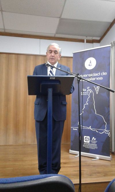 Rector de la Universidad de Magallanes, Profesor Juan Oyarzo