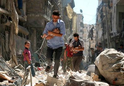Desde el año 2011 Siria se ha visto desgarrada por una guerra civil en la que se enfrentan diversas facciones y el ejército sirio, con el apoyo de potencias regionales y mundiales.