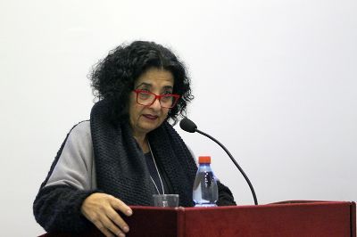 El periodismo chileno sigue al debe en materia de pluralismo aseguró, Faride Zeran, vicerrectora de Extensión y Comunicaciones de nuestro plantel y Premio Nacional de Periodismo.