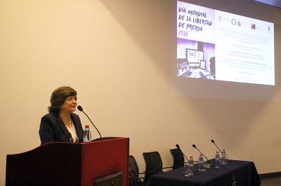 "En Chile podemos comprobar, que los límites a la libertad de expresión real no disminuyen", dijo María Olivia Mönckeberg, directora del ICEI y Premio Nacional de Periodismo.