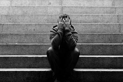 Los pacientes con depresión mixta son los que presentan la más alta suicidalidad en salud mental, y el tratamiento con antidepresivos, eleva el riesgo suicidal de estos pacientes.
